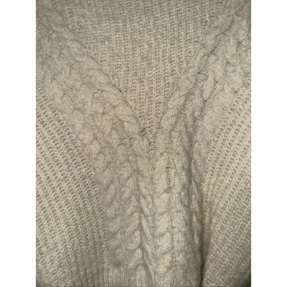 Universal Thread Women’s Medium Cream Cable Knit Cropped Pullover Sweater – Cozy - Picture 4 of 9